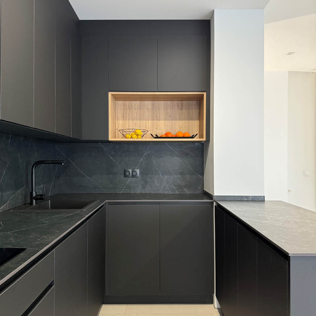 ascale_allureblack_1.jpg