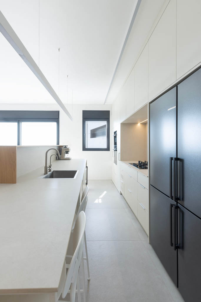 ascale_urbanwhite_1.jpg