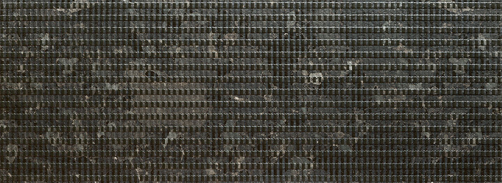 Tubadzin Berlin Scoria Black Str falicsempe 89,8 x 32,8